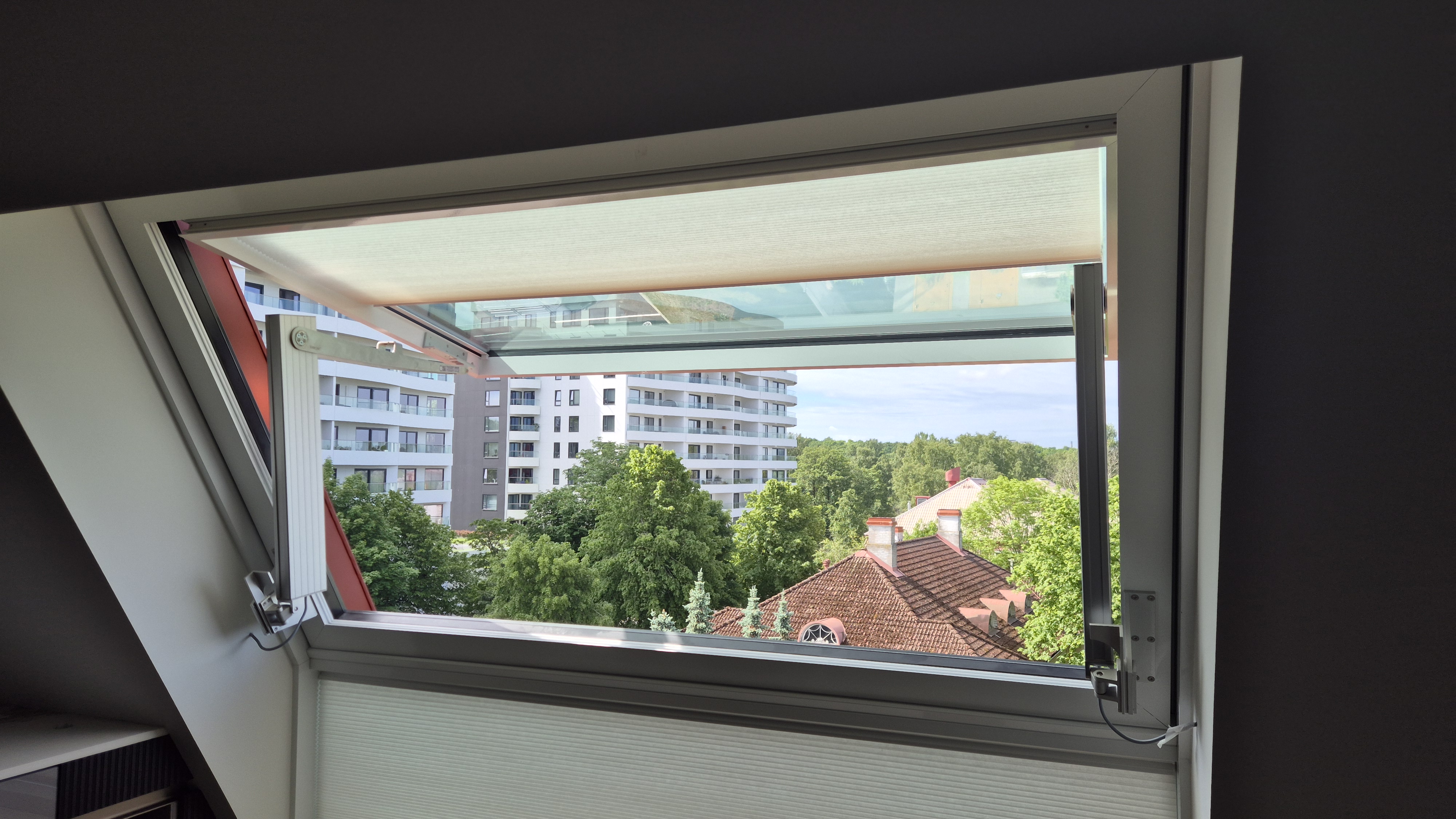 Folding arm hinged window Folding arm hinged window