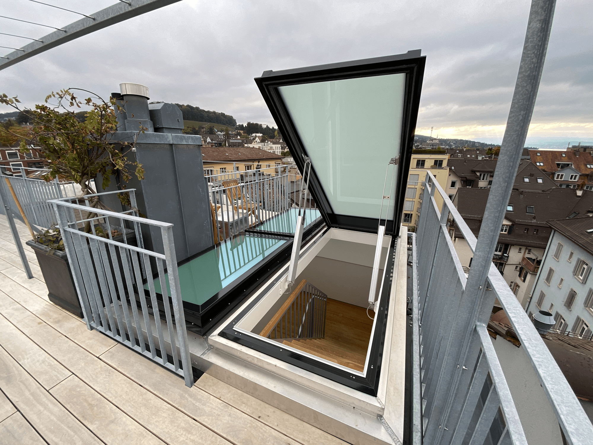 Folding Arm² - Roof terrace exit ©Cupolux